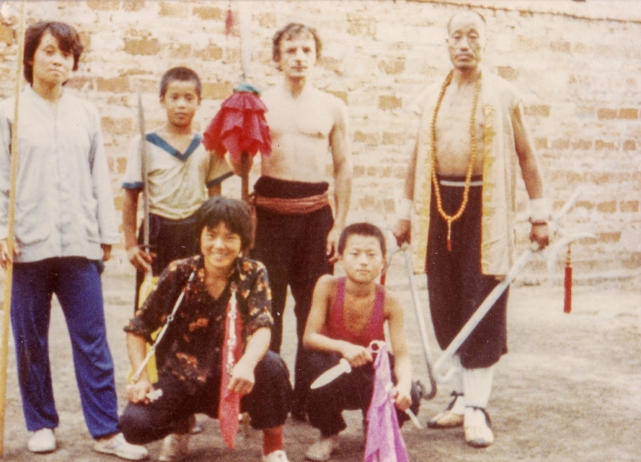 GM Walter Toch training in China by Shi Yong Shou 33e Generation Shaolin monk 1987.